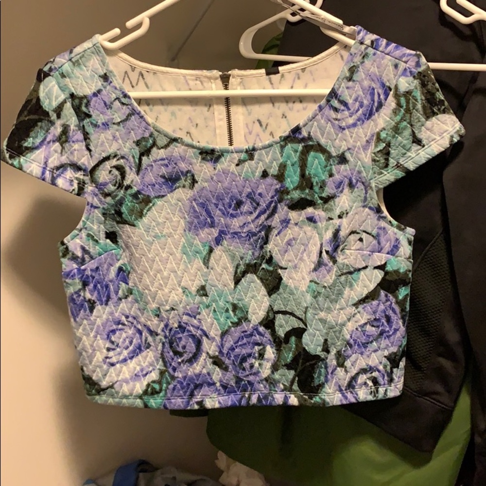Crop top